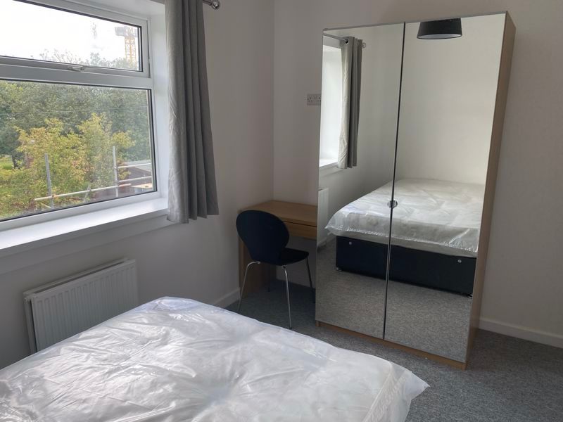 Property photo 3 of 12 Photo 8