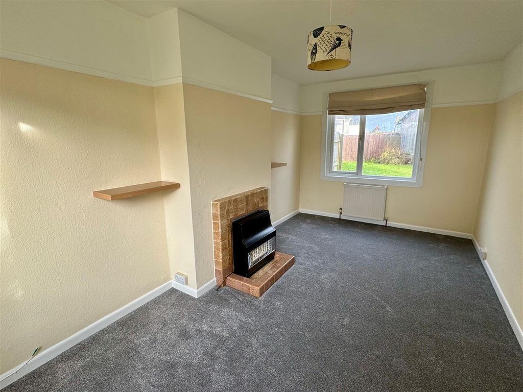 Property photo 3 of 9 3 Leader Road Lounge