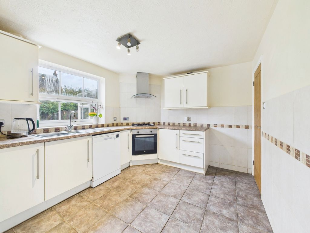 Property photo 3 of 18 Kitchen