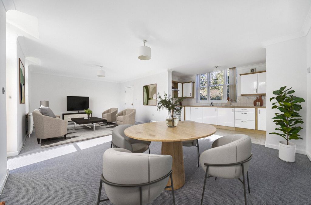 Property photo 2 of 11 Living/Dining