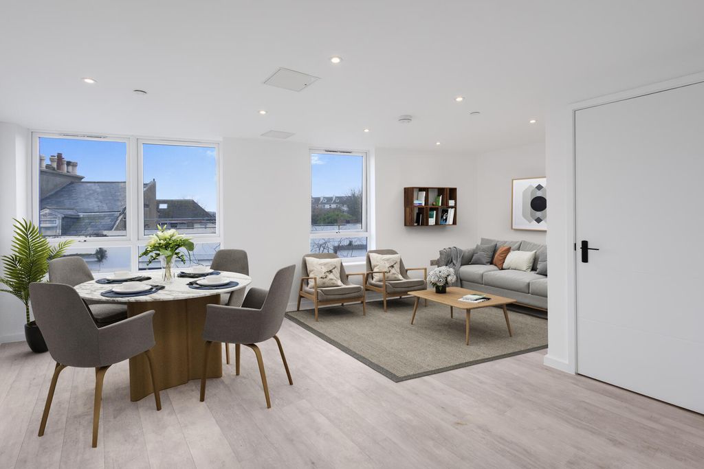 Property photo 3 of 10 Living Room