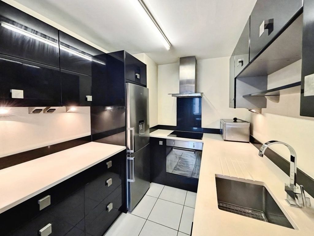 Property photo 3 of 8 Picture No. 14