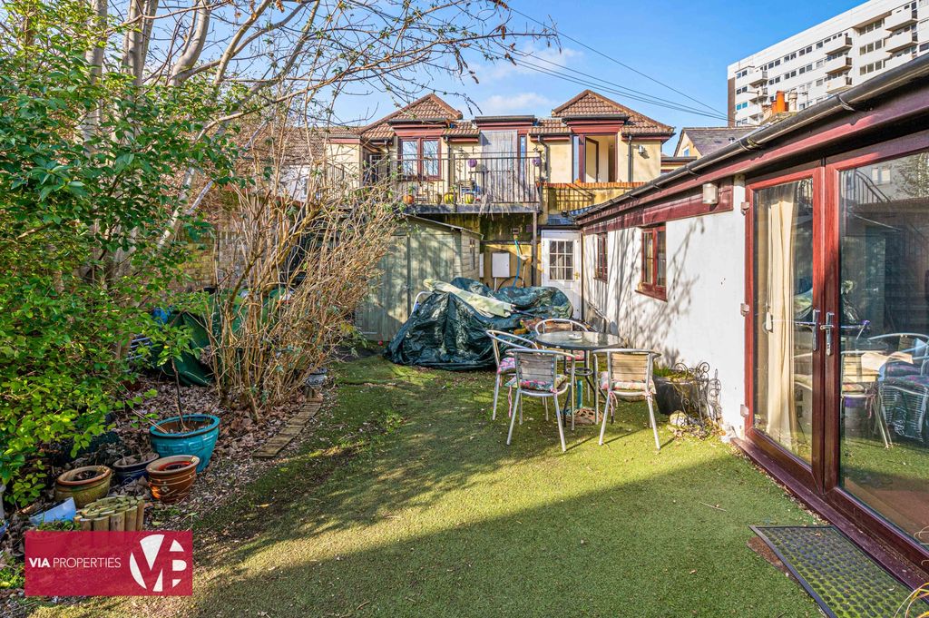 Property photo 3 of 16 Photo 5