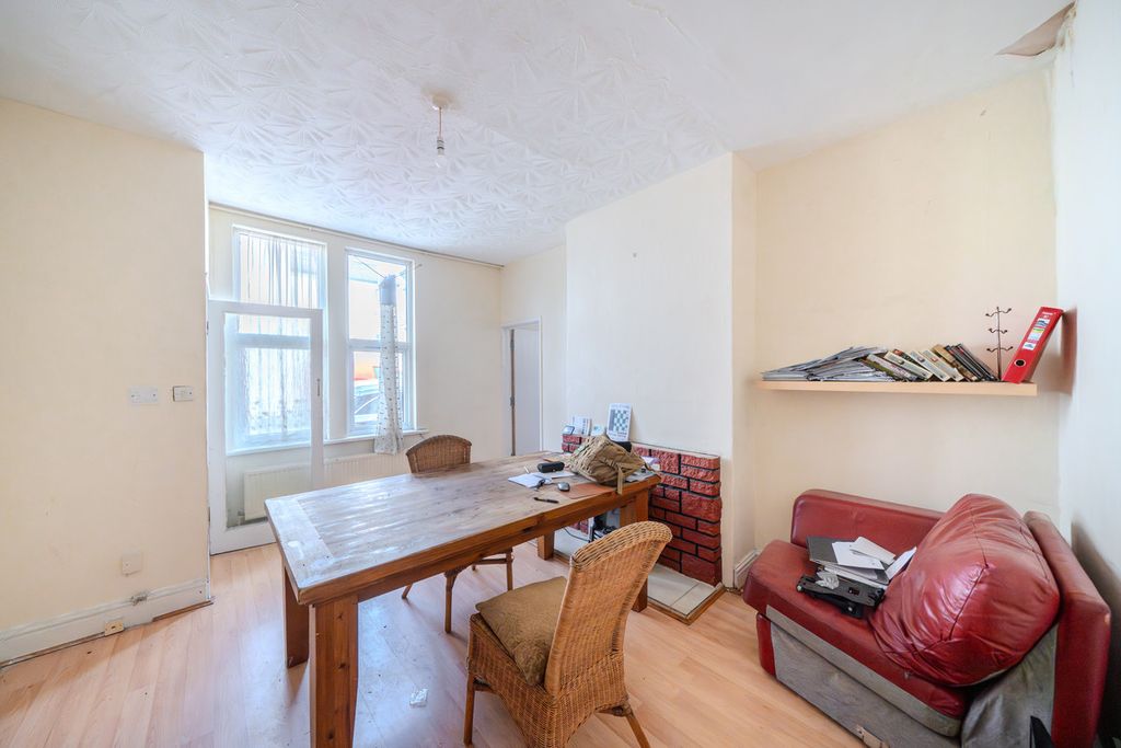 Property photo 3 of 19