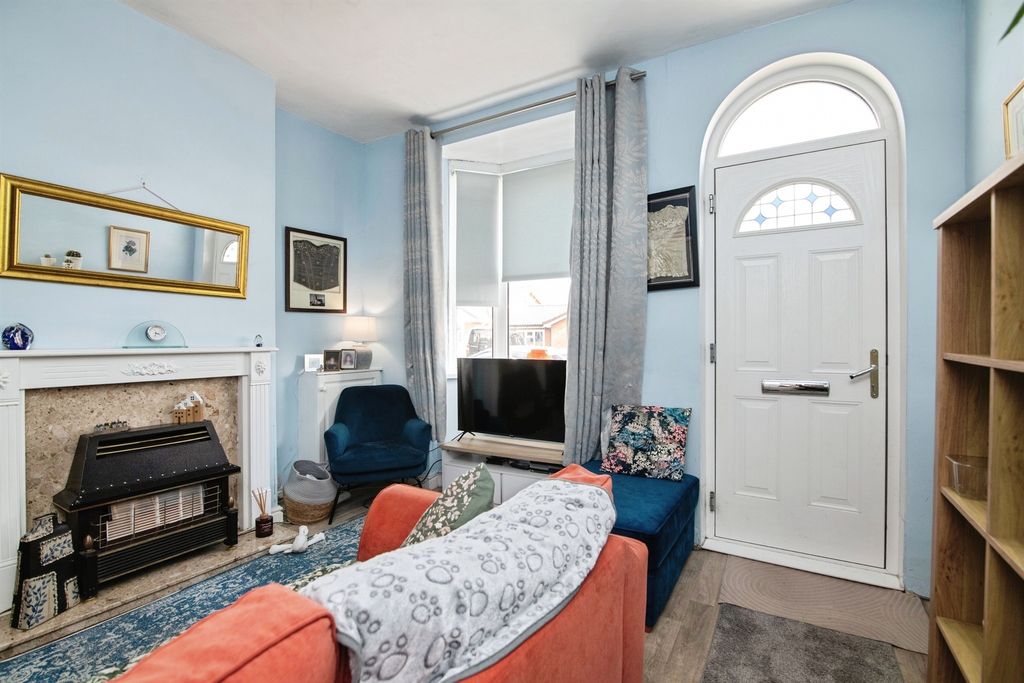 Property photo 2 of 12