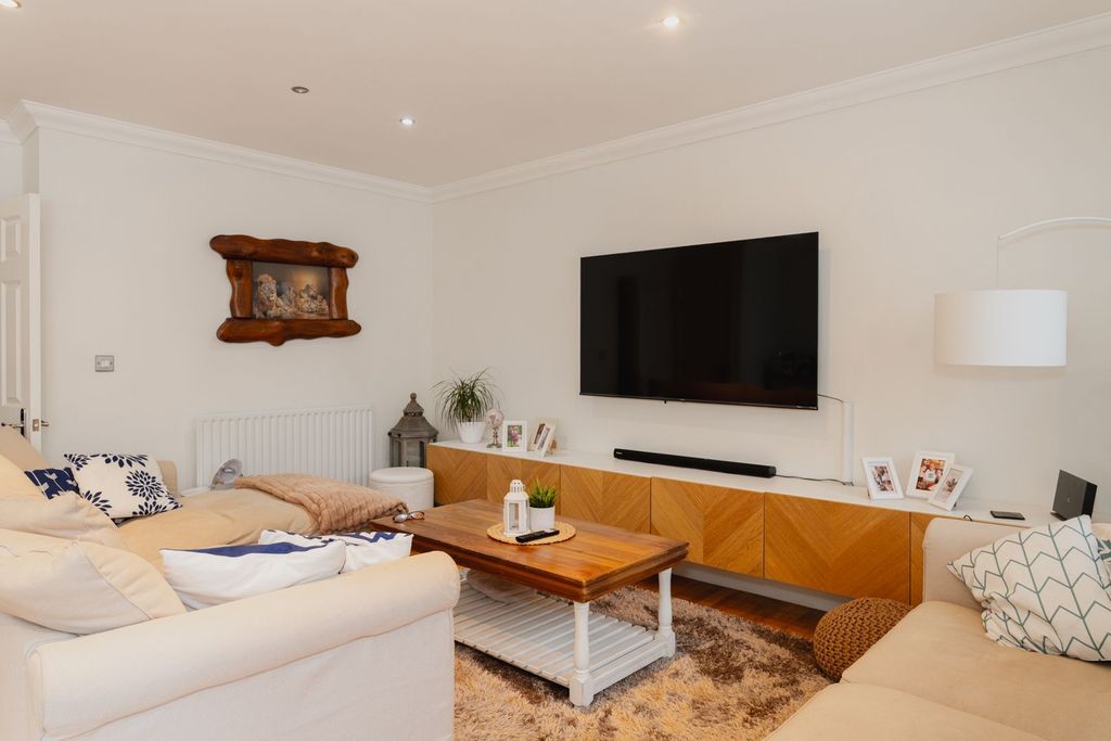 Property photo 3 of 25