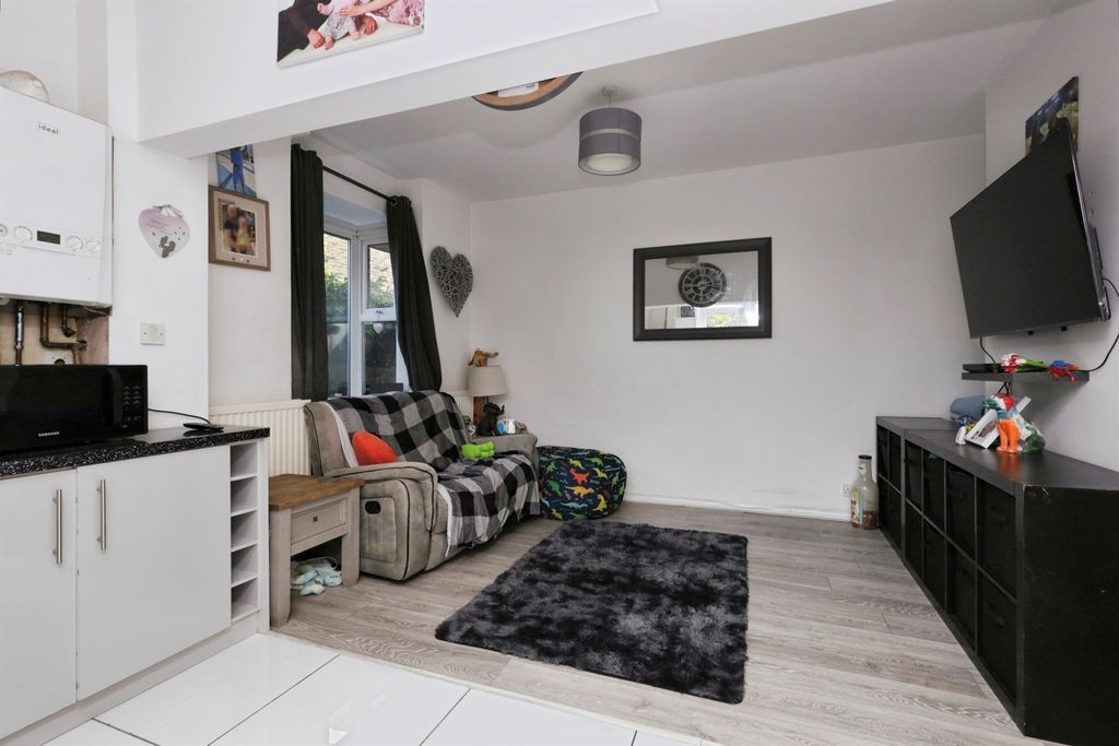 Property photo 3 of 17