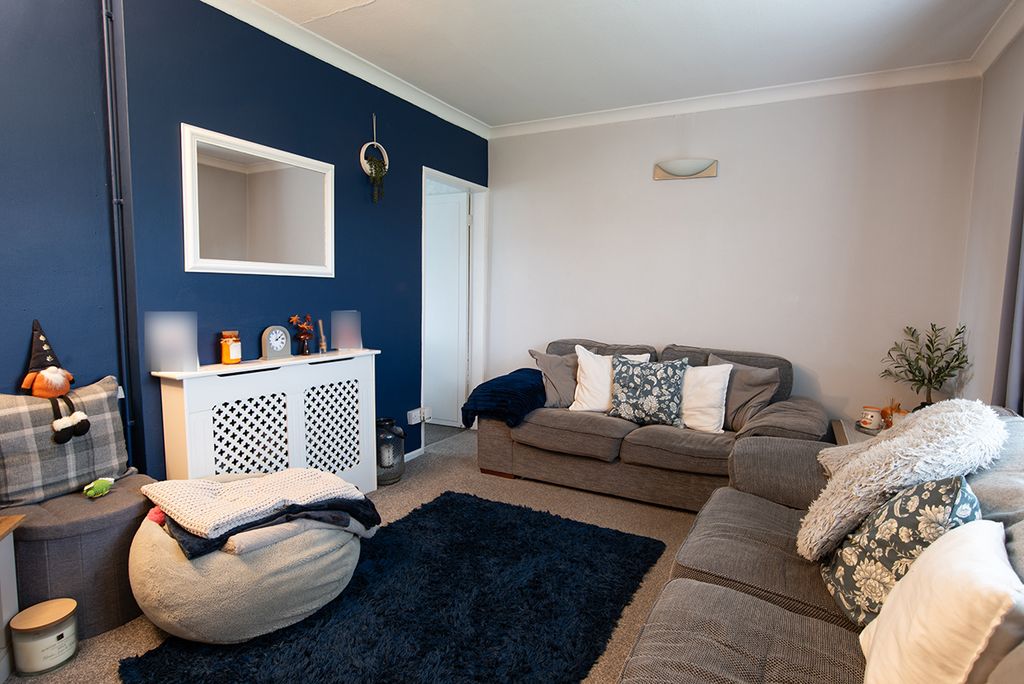 Property photo 2 of 25