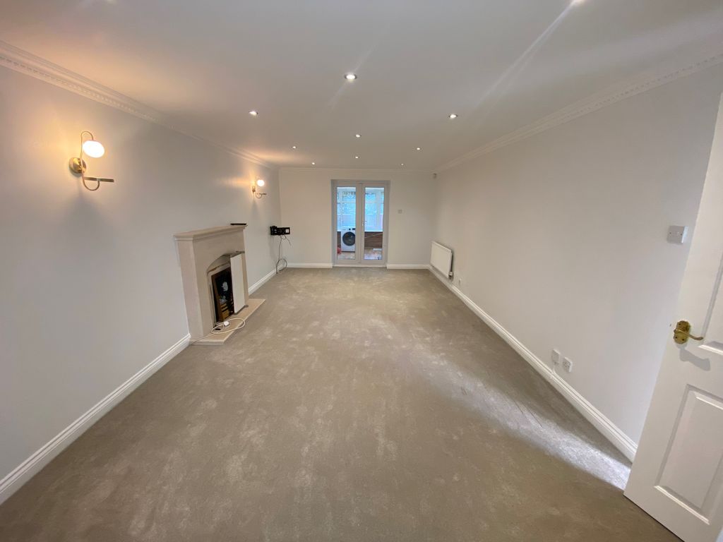 Property photo 3 of 21 Lounge