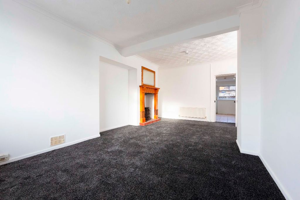 Property photo 3 of 27