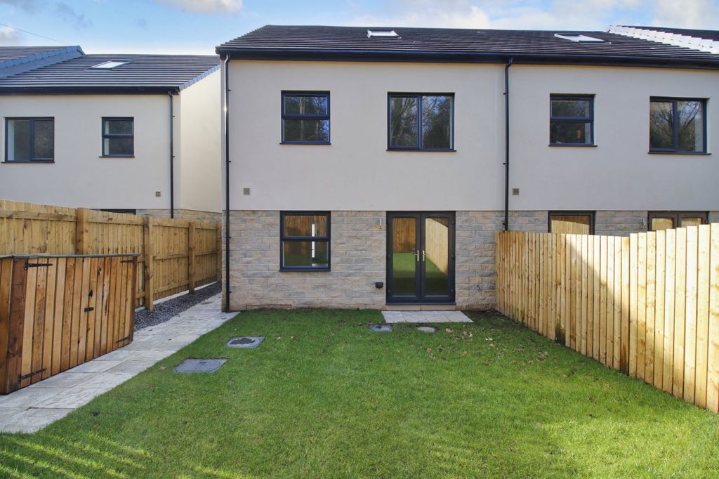 Additional image 12 of 4 bed detached house to rentPark Meadow Lane, Leeds, West Yorkshire LS12