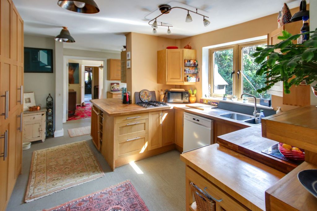 Property photo 3 of 39