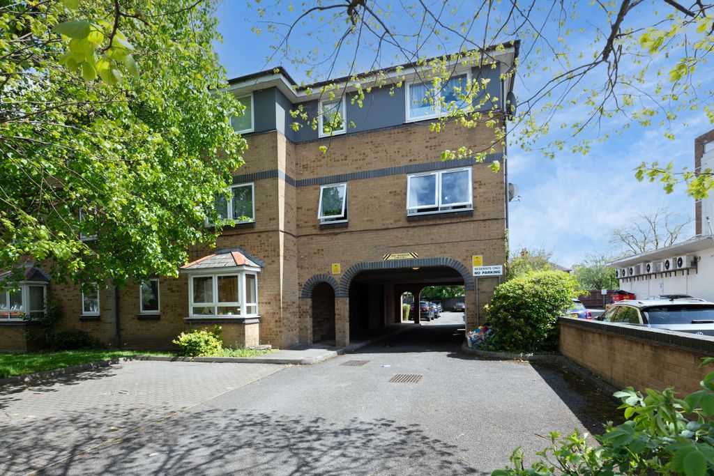 Property photo 1 of 7 12 Nickelby House-1