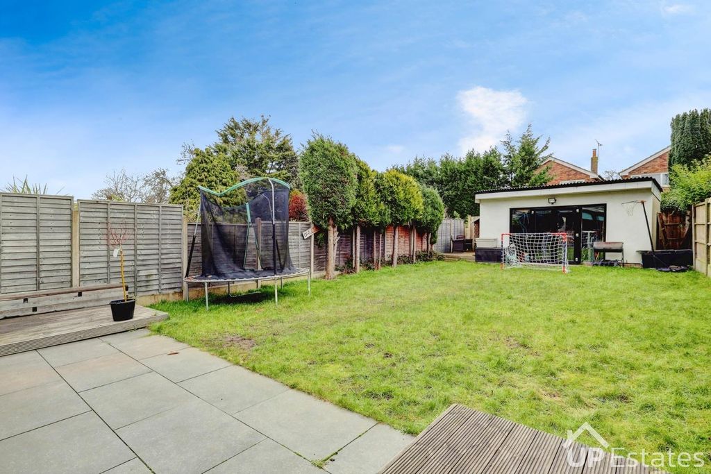 Property photo 2 of 28