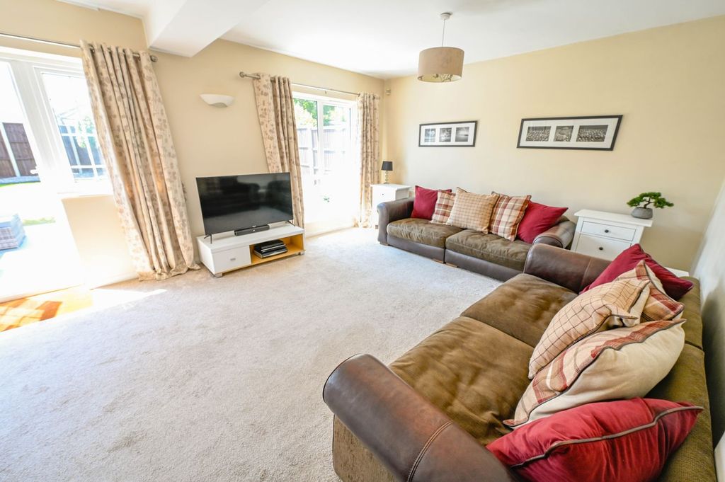 Property photo 2 of 17