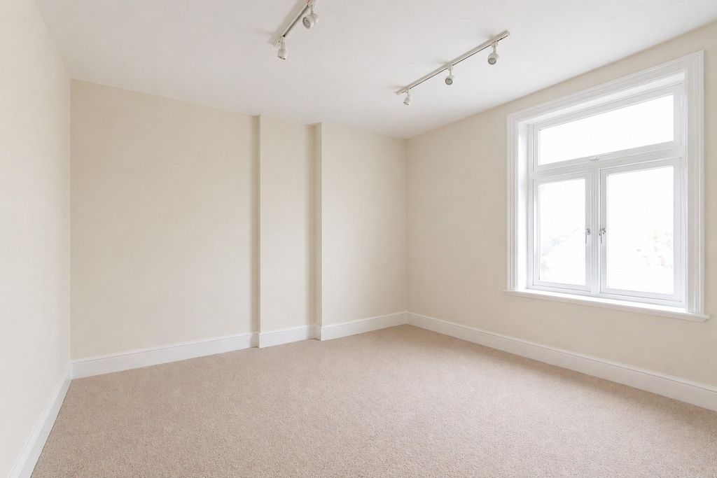 Property photo 3 of 12 4443393