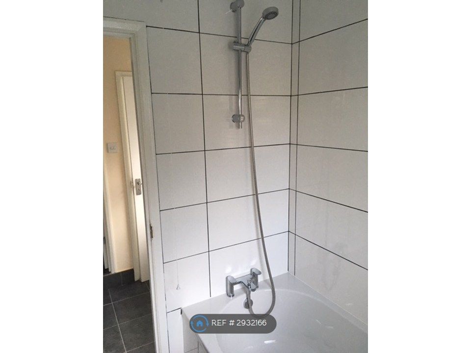 Property photo 3 of 19 Bathroom 1