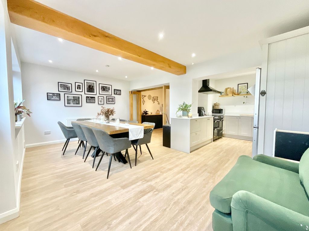 Property photo 2 of 29