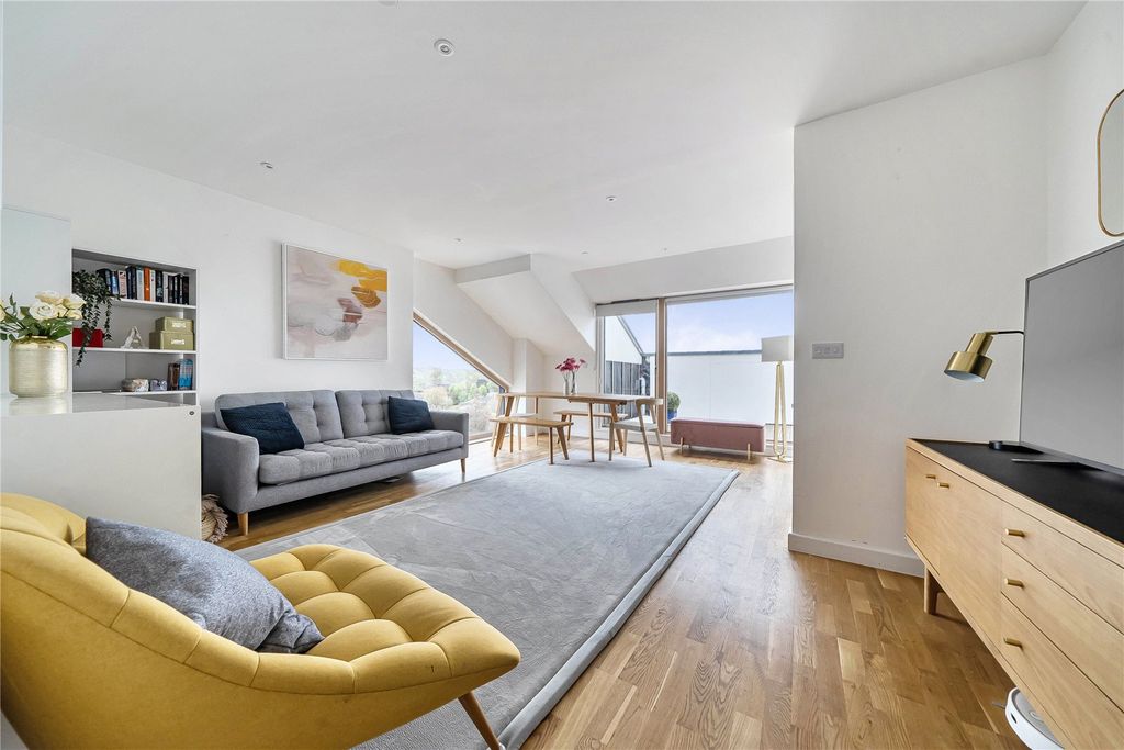 Property photo 1 of 23 Picture No. 11