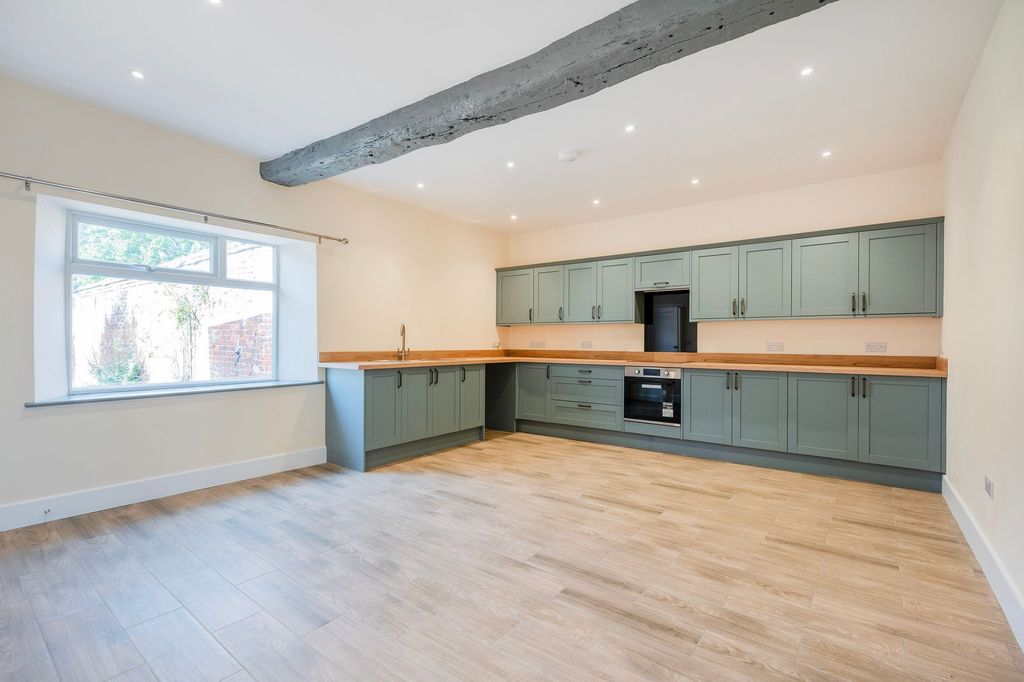 Property photo 2 of 27