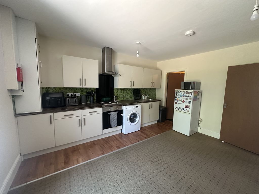 Property photo 2 of 10 Kitchen / Living Room
