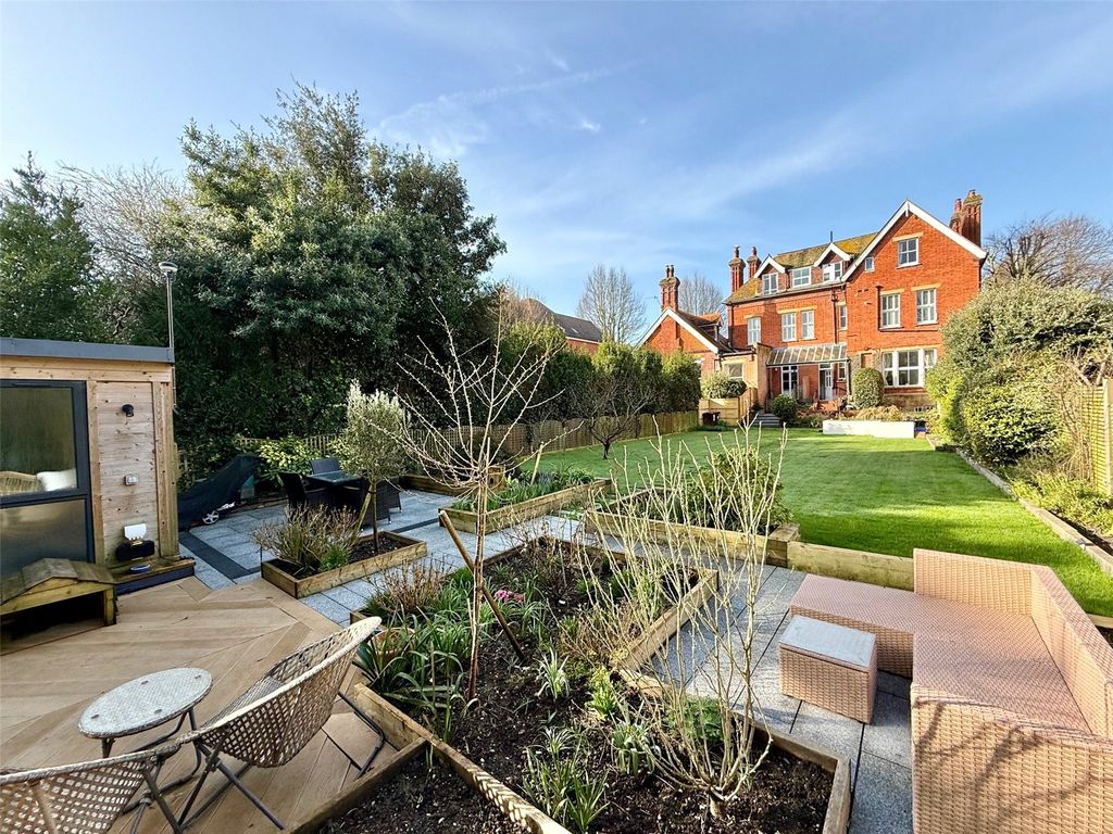 Property photo 1 of 23 Picture No. 32