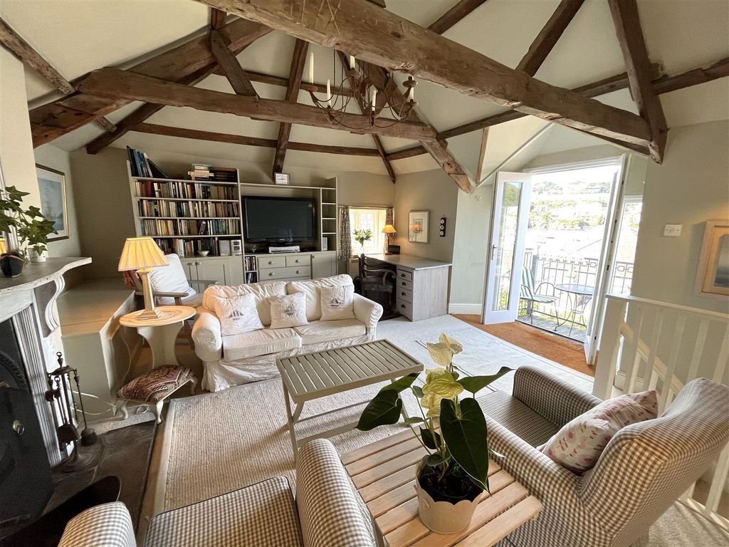 Property photo 2 of 12 Sitting Room.Jpg