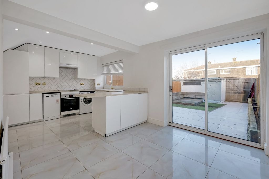 Property photo 2 of 12 4775865