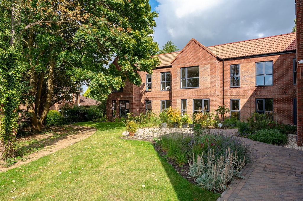 Property photo 1 of 10 External