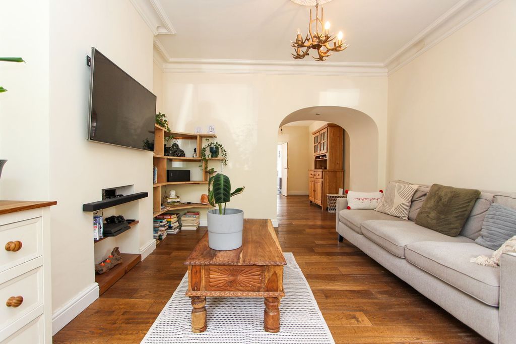 Property photo 3 of 26