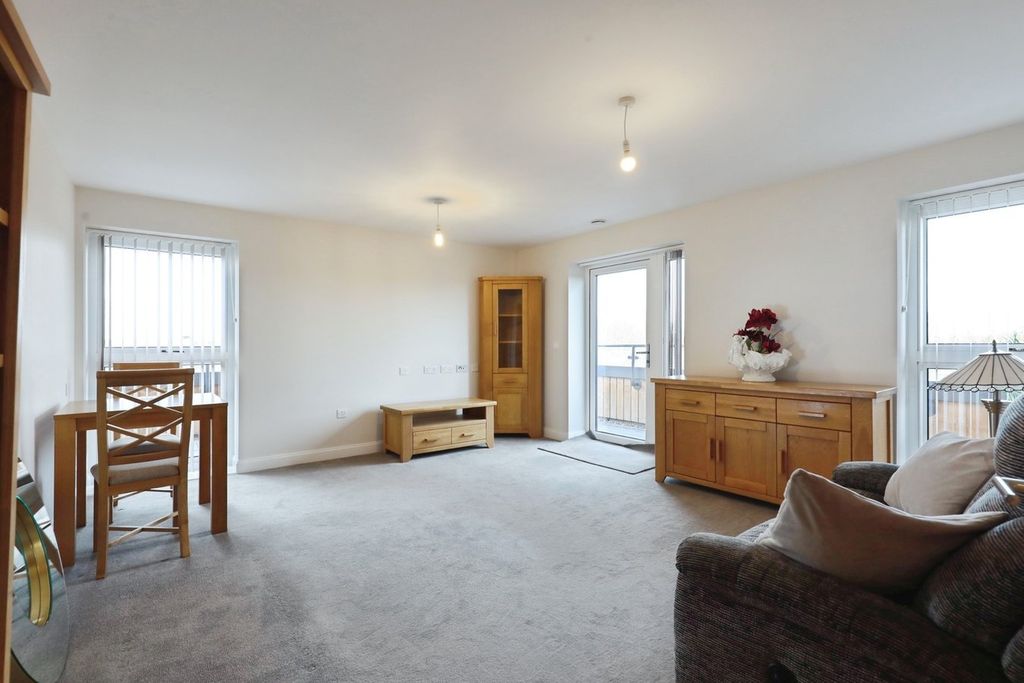 Property photo 3 of 18