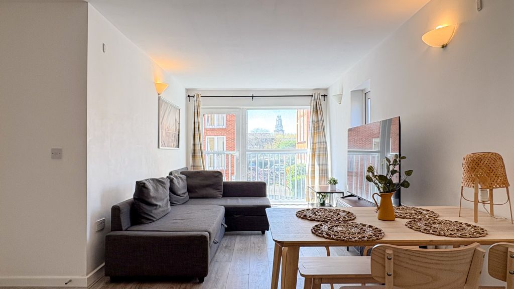 Property photo 1 of 15 Living Room