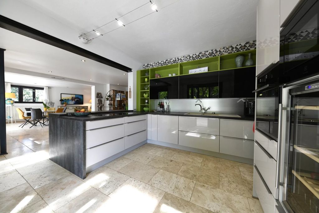 Property photo 3 of 21