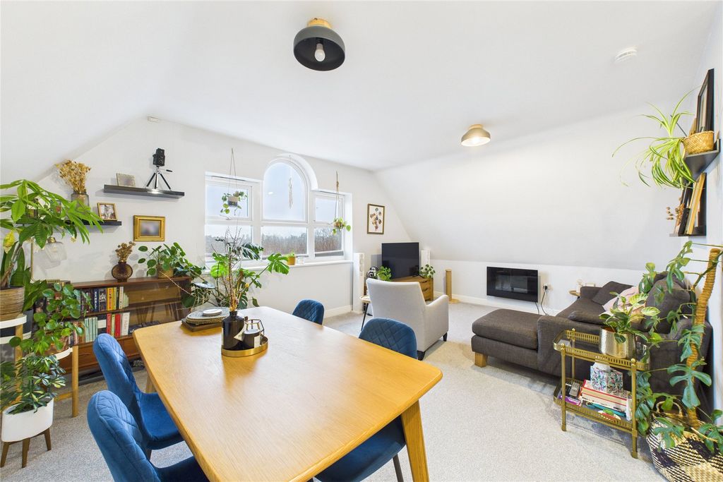 Property photo 3 of 10 Picture No. 12