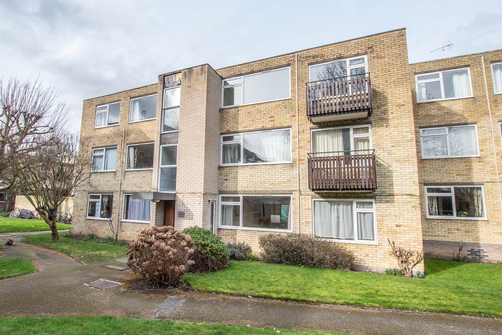 Property photo 1 of 12