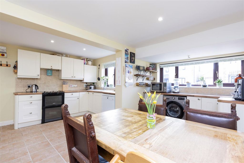 Property photo 3 of 25 Kitchen/Diner 2