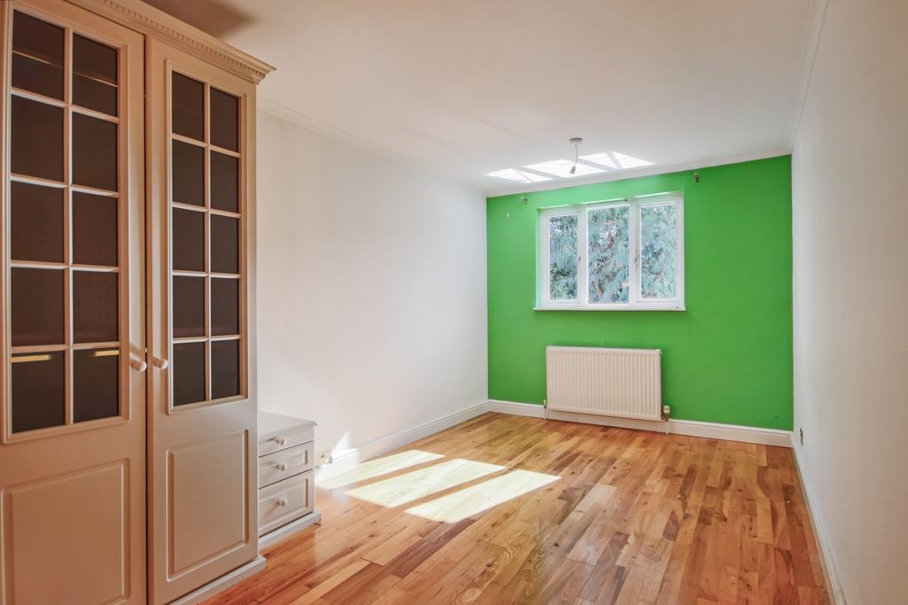 Property photo 2 of 18 11 Fidler Place, Bushey, Wd23 4Uf