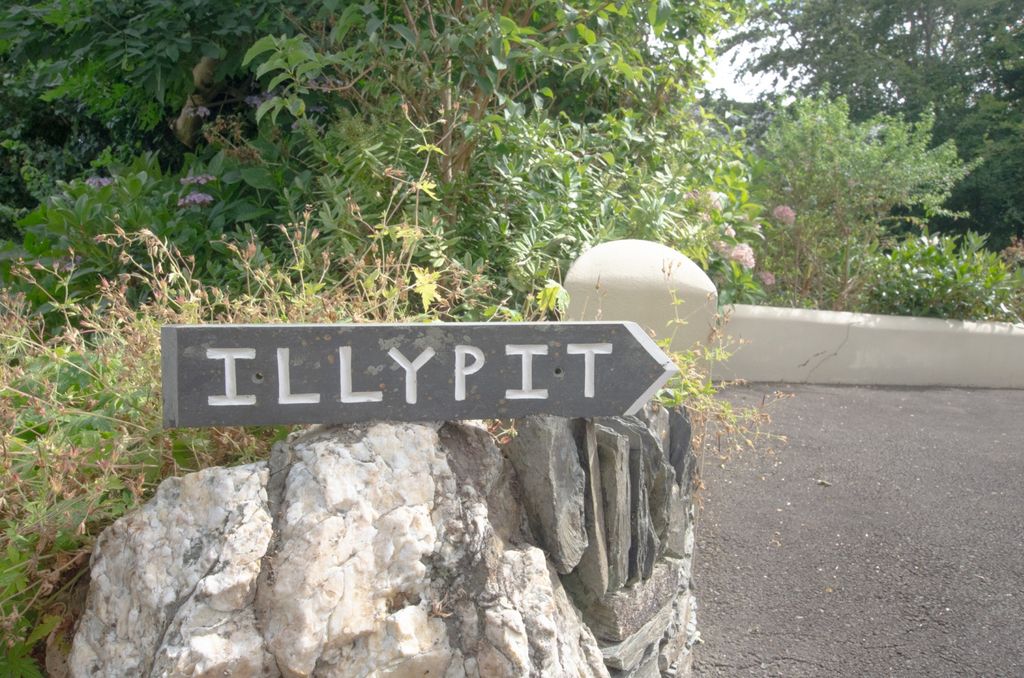 Property photo 2 of 23 Illypit