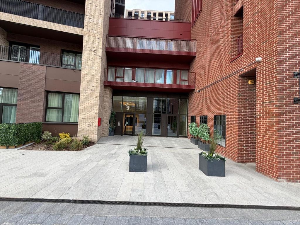 Property photo 1 of 14 Front (Exterior)