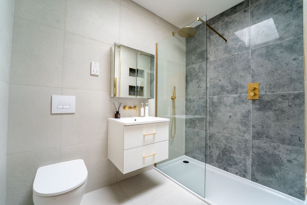 Property photo 3 of 9 En-Suite