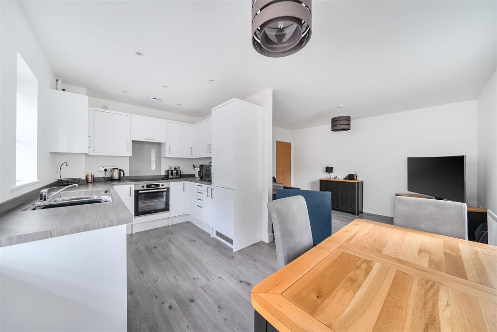 Property photo 2 of 18 1426189-14-69B293Ca9Ff95.Jpg