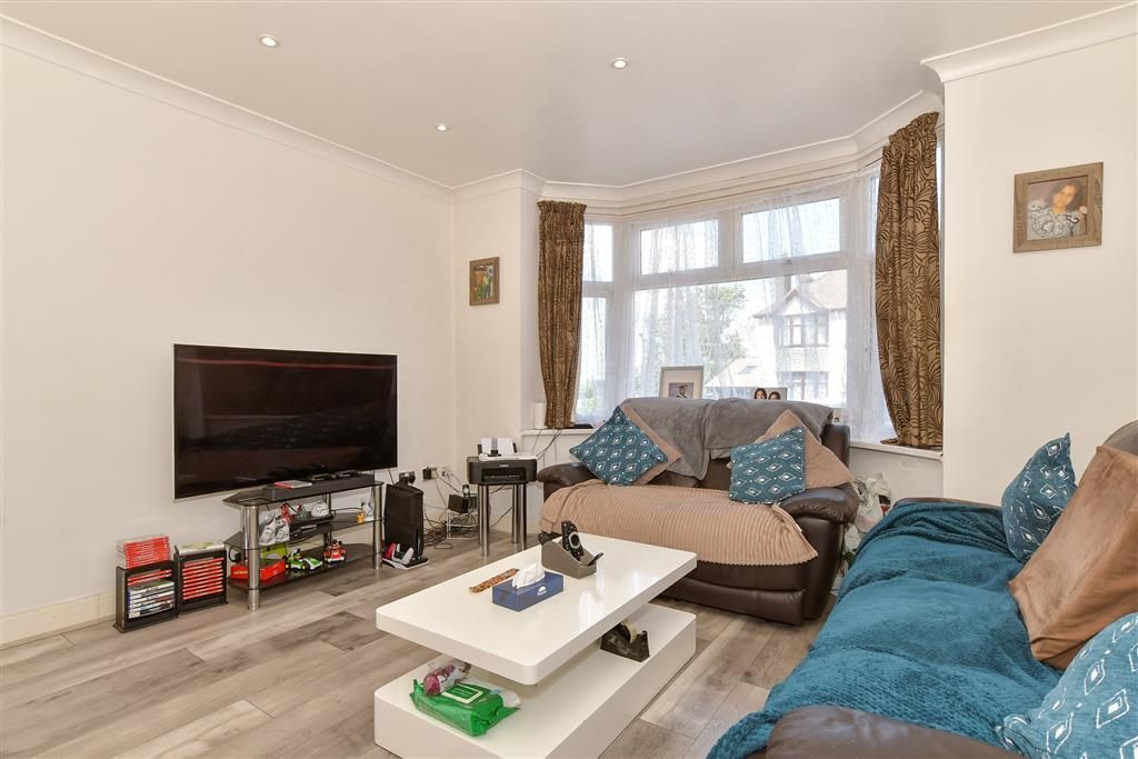 Property photo 1 of 13 Lounge