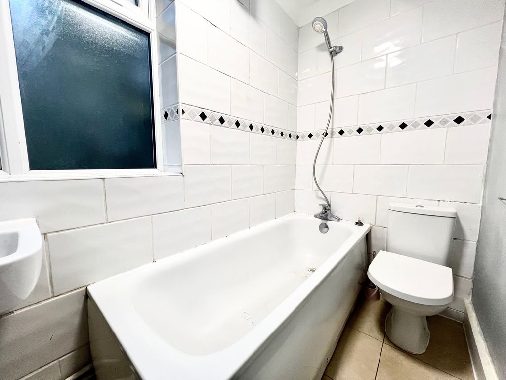 Property photo 2 of 7 Photo 2