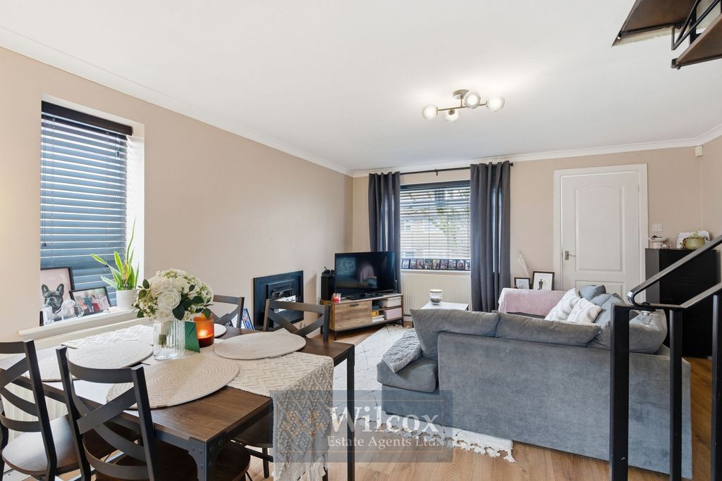 Property photo 2 of 23