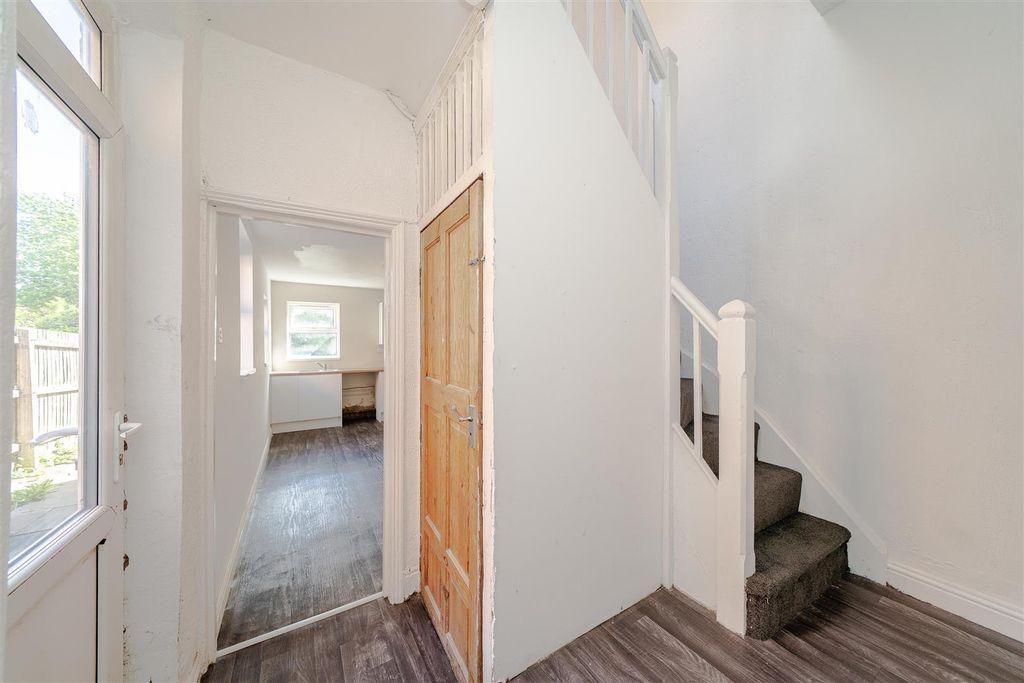 Property photo 3 of 17 Hallway