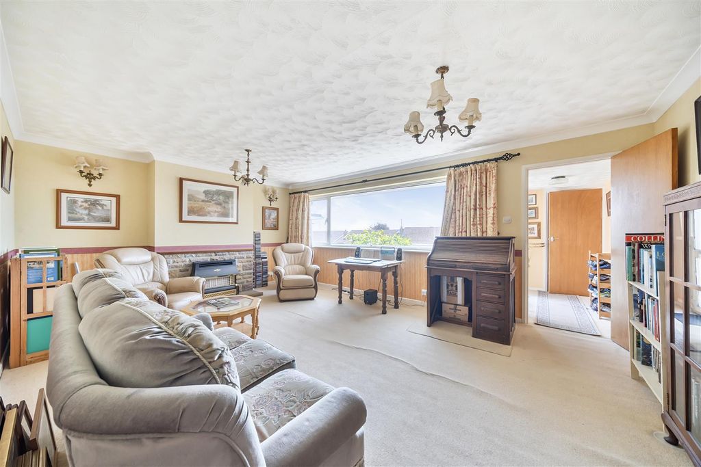 Property photo 3 of 14 Sitting Room