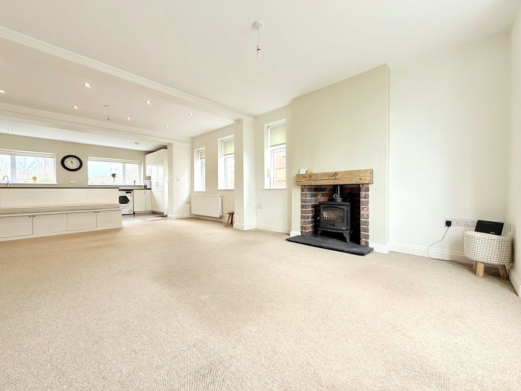 Property photo 3 of 28