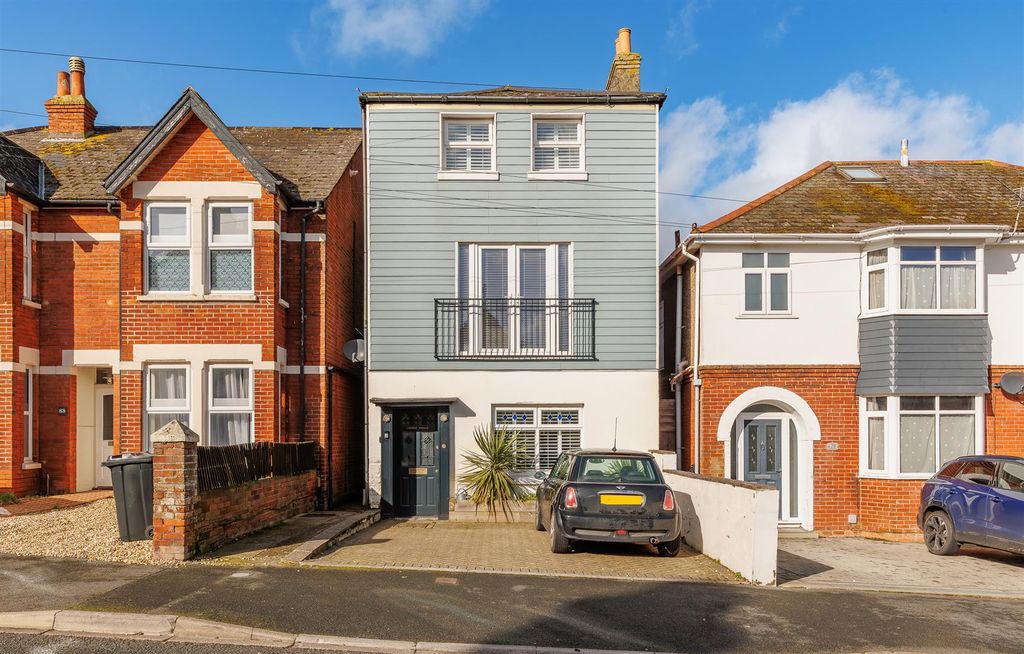 Property photo 2 of 54