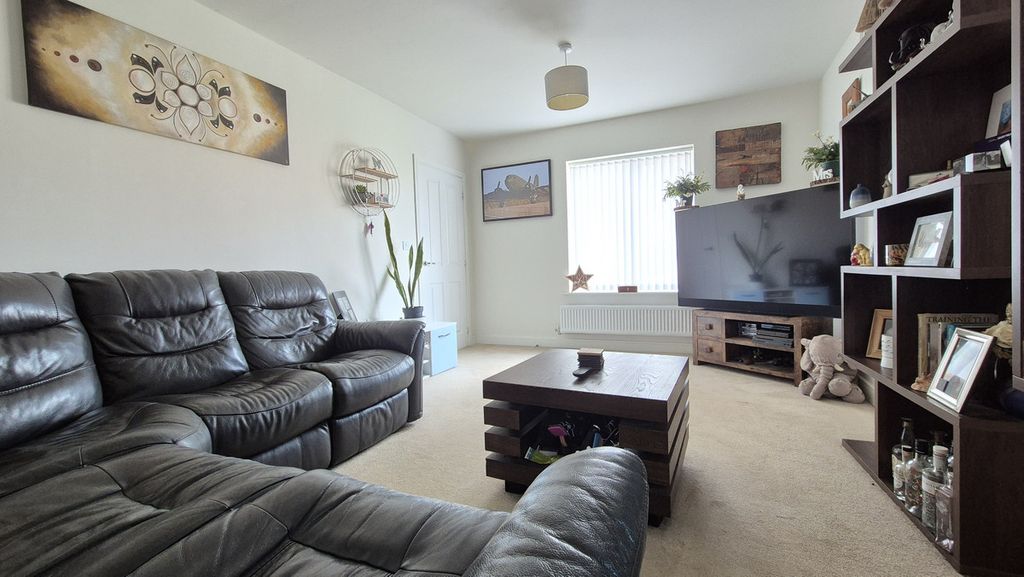 Property photo 3 of 27