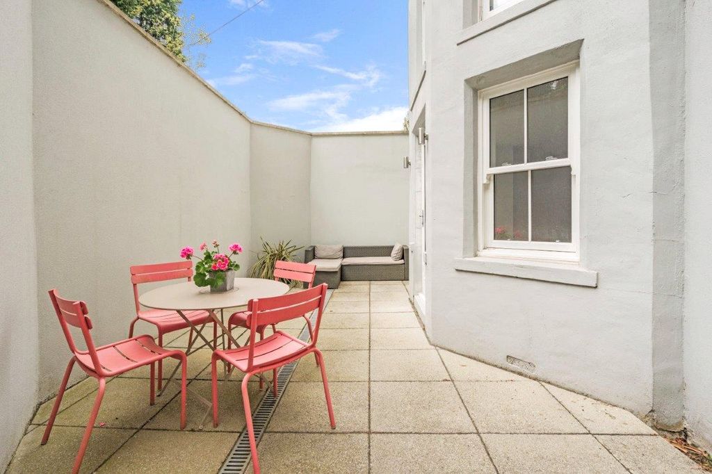 Property photo 3 of 11 Terrace